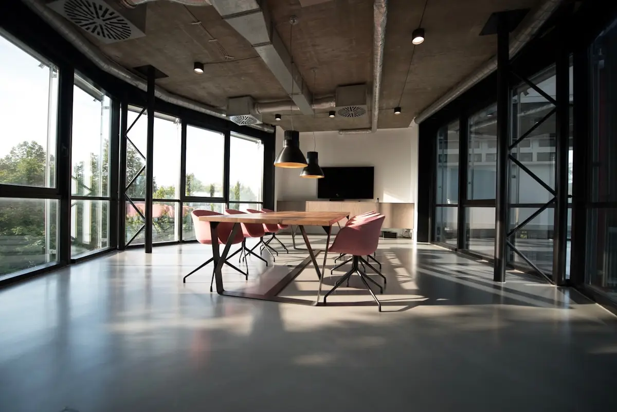 Domótica para oficinas y empresas en el área metropolitana de Barcelona: ahorro energético y control inteligente
